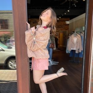 Meet your Posher, Chloe